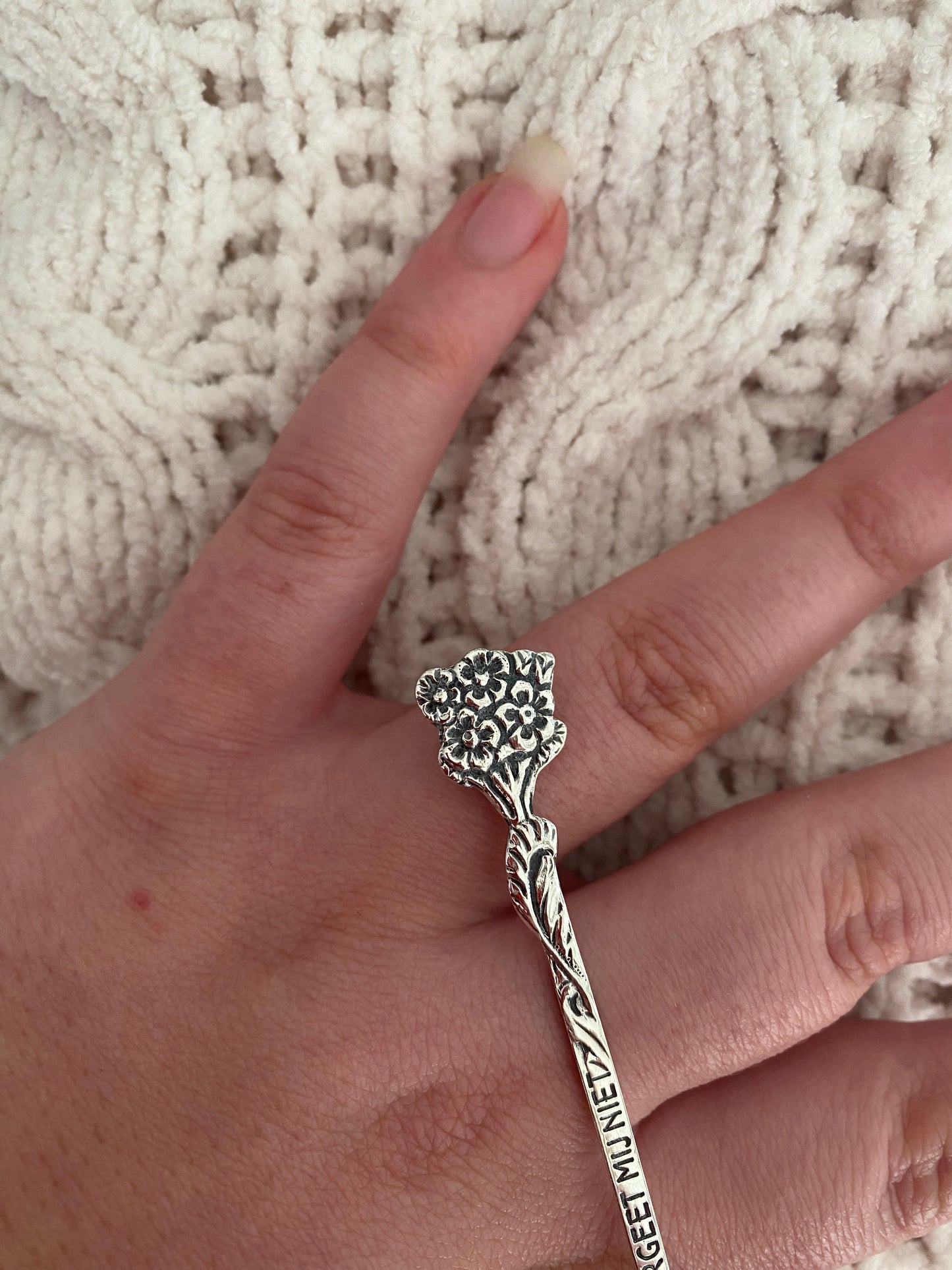 Custom 'vergeet mij niet' bloem ring