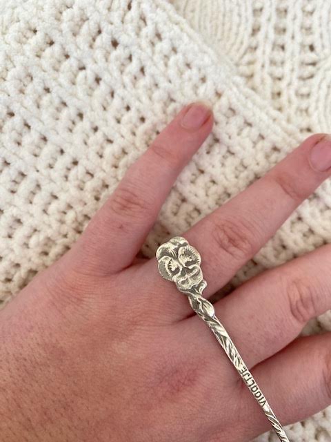 Custom 'viooltje' bloem ring