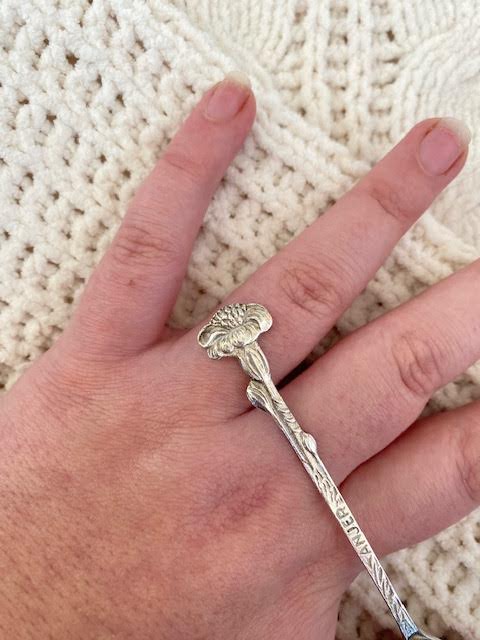 Custom 'anjer' bloem ring