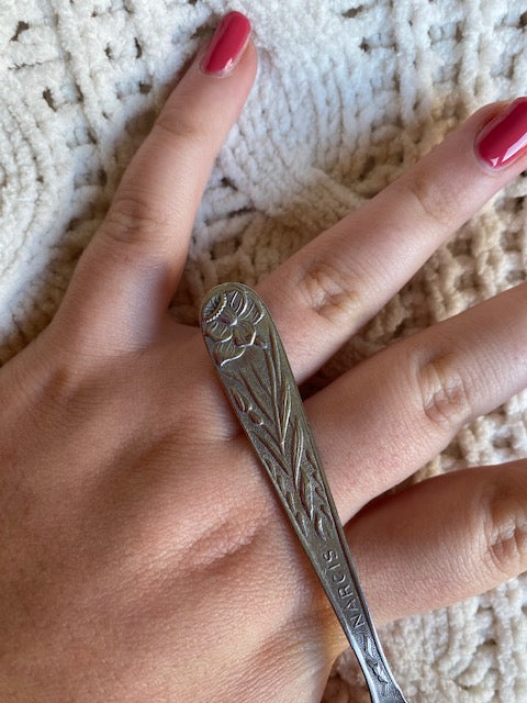 Custom 'narcis' bloem ring