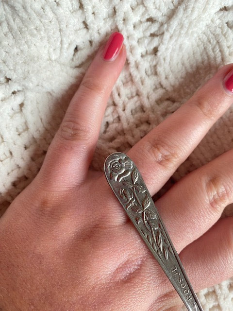 Custom 'roosje' bloem ring