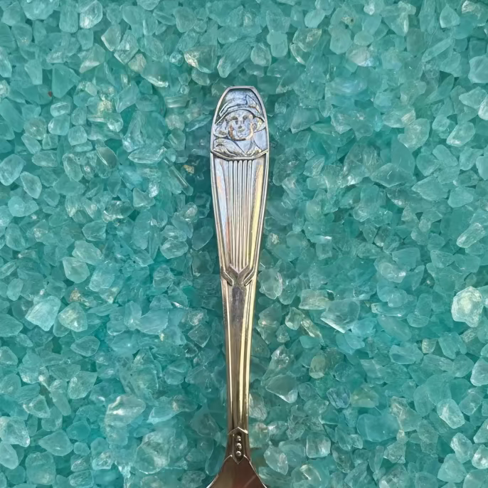 Custom 'het meisje met de hoed'  art deco ring