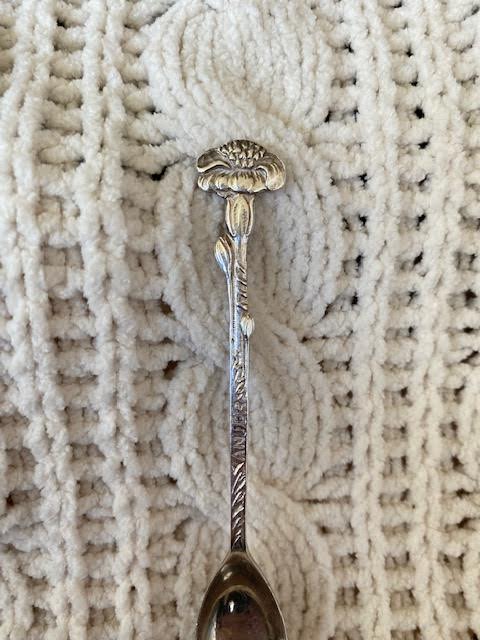 Custom 'anjer' bloem ring