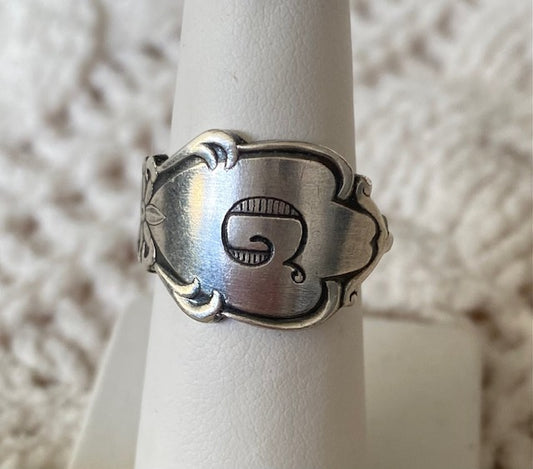 Spoonring letter 'G' | 17 (53 mm)